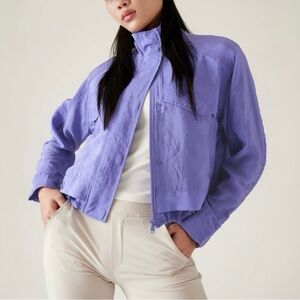 Athleta Arrival Jacket Size XS Windbreaker Purple Lightweight Cropped Full Zip